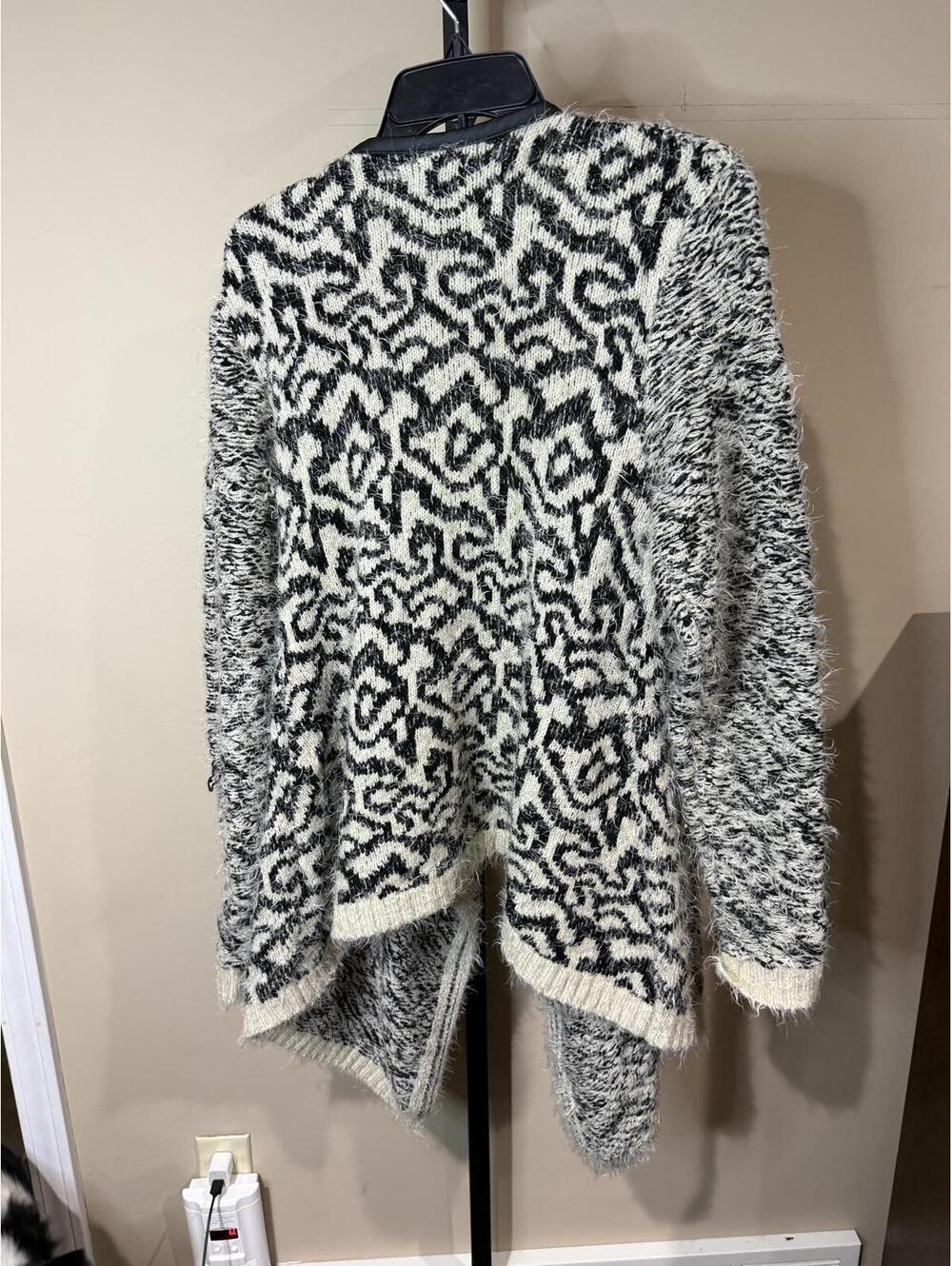 Jeans by Buffalo Women's Fuzzy Open Front Cardigan Sweater Large - Picture 8 of 8